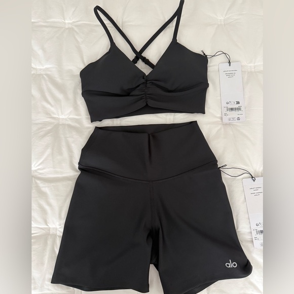 Alo Yoga Set - Airlift Devine Bra XS and 5" Airlift Energy Short set XS Black - Picture 5 of 6